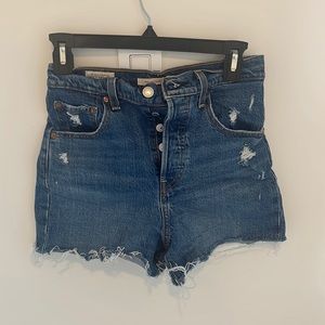 Levi Ribcage Shorts - Size 25
